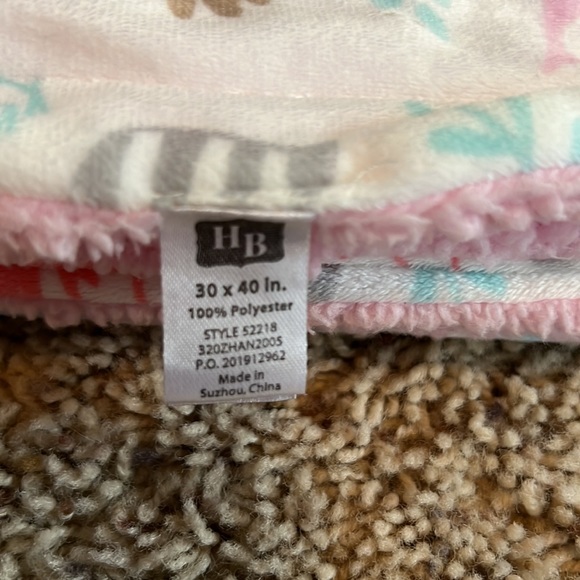 BNWOT super soft & cuddly girl’s Woodland Animal-themed reversible baby blanket - Picture 9 of 9